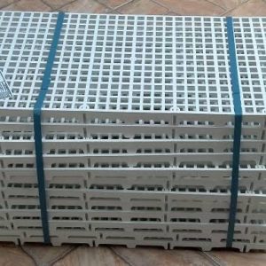 ESTRADO BRANCO 25CM X 25CM em Joanópolis SP