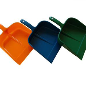 PÁ PARA LIXO PLÁSTICA CABO CURTO em Joanópolis SP